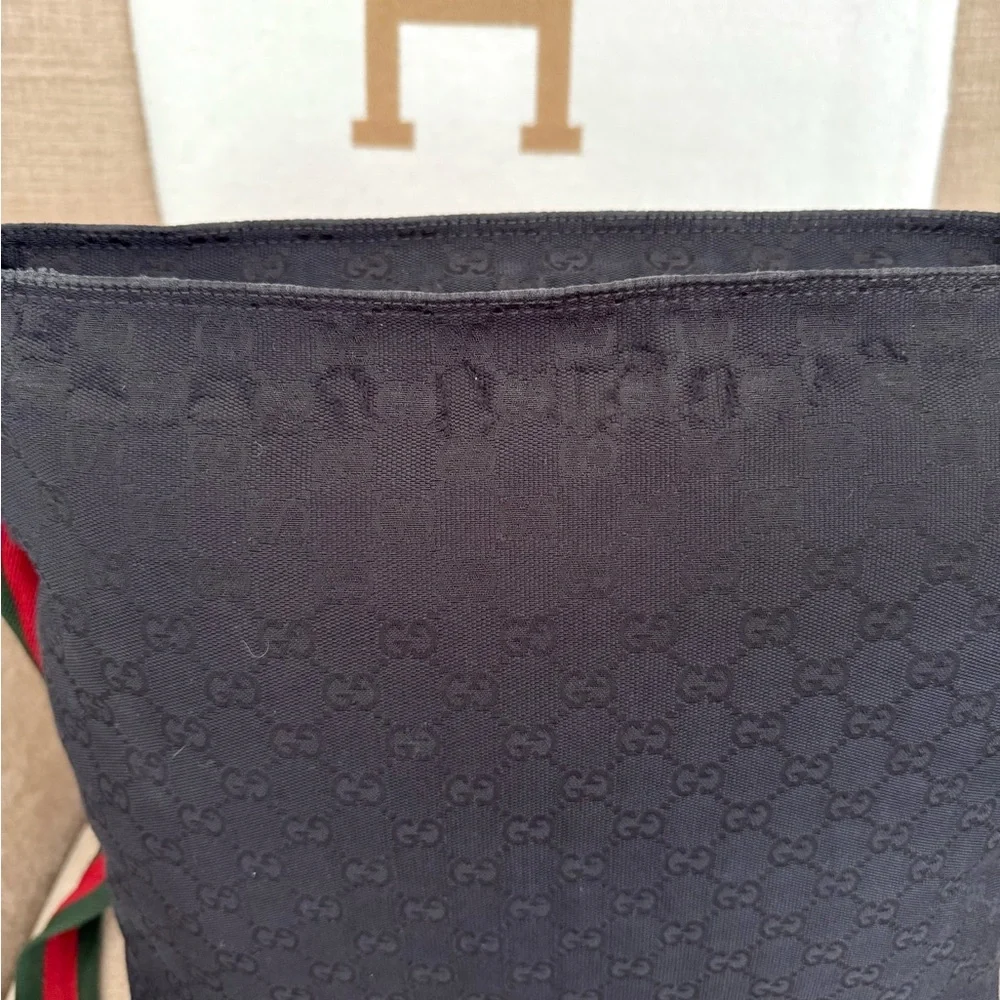 Gucci authentic black monogram canvas crossbody Messanger bag red green ribbon